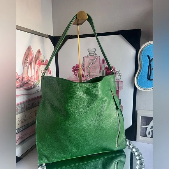 Tote Le Monde Florence Green Pebble
Leather Shoulder Bag ($595 Retail) - Picture 12 of 15